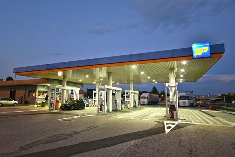 via prada distributore benzina ravenna|IP RRA Petroil a Ravenna (48100) .